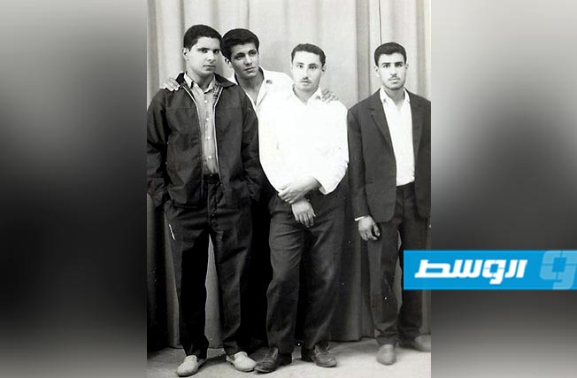 من اليمين عوض الطريدي ثم عوض شمسه ومحمد عقيلة العمامي ثم محمد خليفه الترهوني