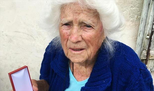 وسام شرفي لمقاومة عمرها 102 عام