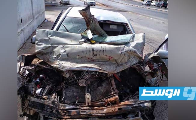 آثار دمار بادية على سيارة اصطدمت بأخرى بطريق الجامعة، 2 يوليو 2022. (مديرية أمن طرابلس)