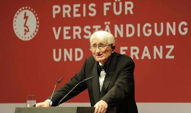 فيلسوف ألماني يتراجع عن قبول جائزة ثقافية إماراتية