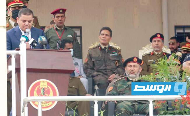 الدبيبة متحدثا خلال الحفل بالكلية العسكرية في طرابلس. (وزارة الدفاع)