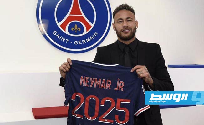 نيمار يمدد عقده مع باريس سان جيرمان حتى 2025