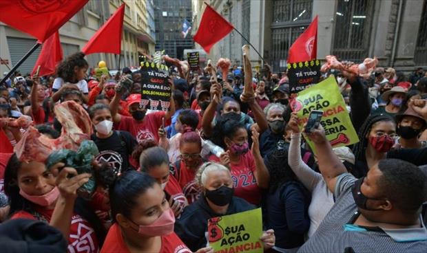 متظاهرون يحتلون مقر بورصة ساو باولو البرازيلية