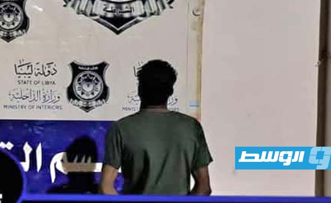 المتهم في الإتجار بحبوب الهلوسة في بنغازي. (مديرية أمن بنغازي)