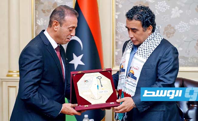 رئيس المجلس الرئاسي محمد المنفي يستقبل القائم بالأعمال الفلسطيني لدى ليبيا محمد رحال، الخميس 12 أكتوبر 2023 (المجلس الرئاسي)