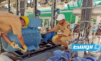 أعمال صيانة وحدات معالجة المياه بحقل النافورة، 19 أغسطس 2023 (شركة الخليج العربي للنفط على فيسبوك)