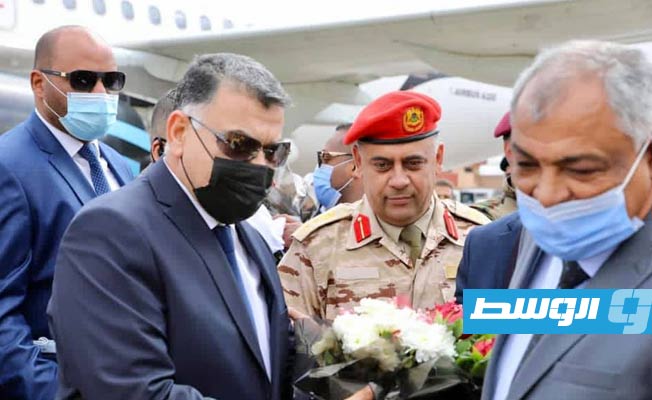 بالصور.. وزير الداخلية يصل إلى بنغازي ويتسلم مهامه من أبوشناف