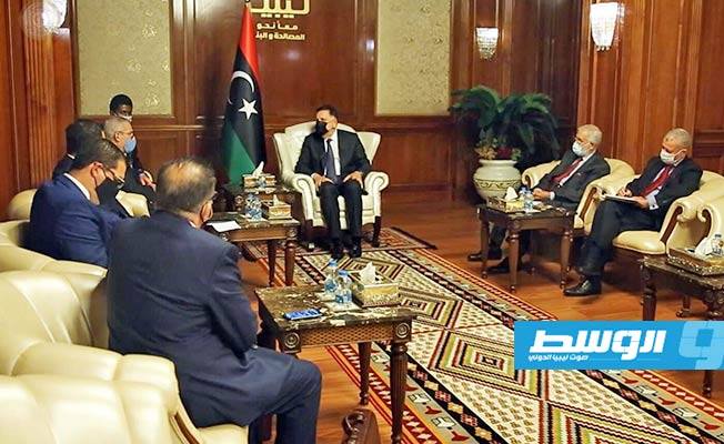 السراج خلال استقباله وزير الخارجية المالطي والوفد المرافق له في العاصمة طرابلس (المكتب الإعلامي للسراح).