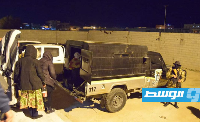 شاحنة كانت تقل المهاجرين في مدينة الخمس، الأحد 26 مارس 2023 (وزارة الداخلية)