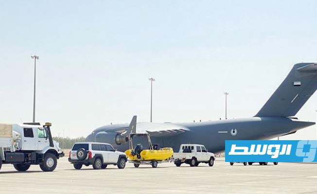 الفريق الإماراتي لدى وصوله إلى مطار بنينا في بنغازي، الأربعاء 13 سبتمبر 2023. (وام)