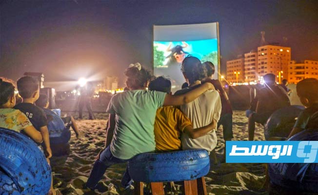 على شاطئ غزة.. «سينما البحر» مبادرة نادرة في قطاع لا يضم دور عرض
