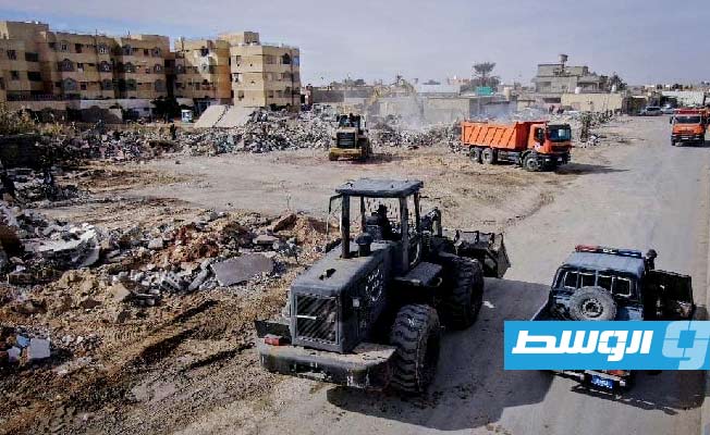 بالصور.. إزالة مبانٍ مخالفة في منطقة الظهرة ببني وليد