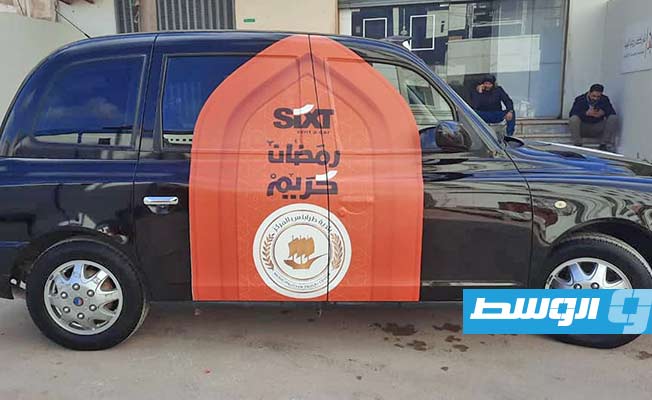 سيارات نقل مجانية للمسنين وذوي الإعاقة للتسوق بشارع الجرابة في طرابلس