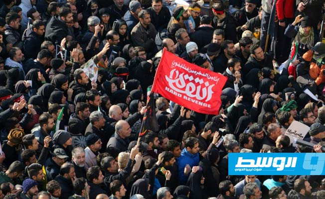 حشود إيرانية تهتف ضد أميركا وإسرائيل في تشييع جثمان قاسم سليماني