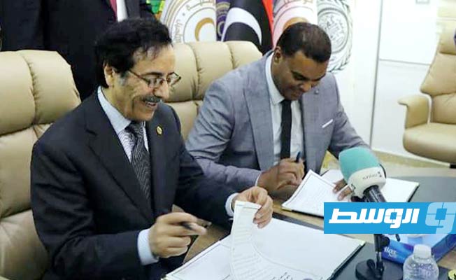 مراسم توقيع مذكرة التفاهم بين وزارة الخدمة المدنية والعمل مع المنظمة العربية للتنمية الإدارية. (وزارة العمل والتأهيل)