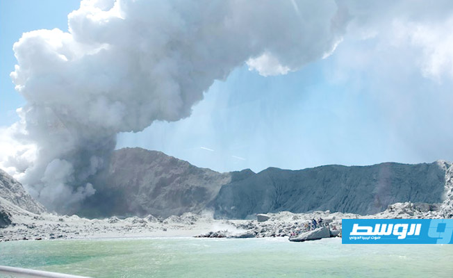 بالفيديو: ثوران بركان نيوزيلندا وارتفاع عدد القتلى إلى خمسة