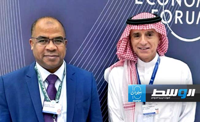 خليفة عبدالصادق ووزير الخارجية السعودي في لقاء على هامش فعاليات منتدى الرياض الاقتصادي، 30 أبريل 2024. (وزارة النفط)