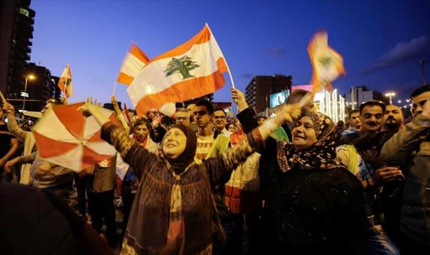 احتفالات في الشارع اللبناني وتأكيد المواصلة بعد استقالة الحريري