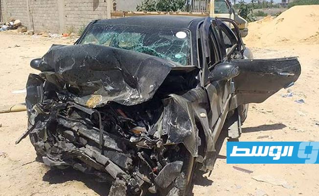 آثار دمار بادية على سيارة جراء تعرضها لحادث مروري بعين زارة، 24 أبريل 2020. (مديرية أمن طرابلس)