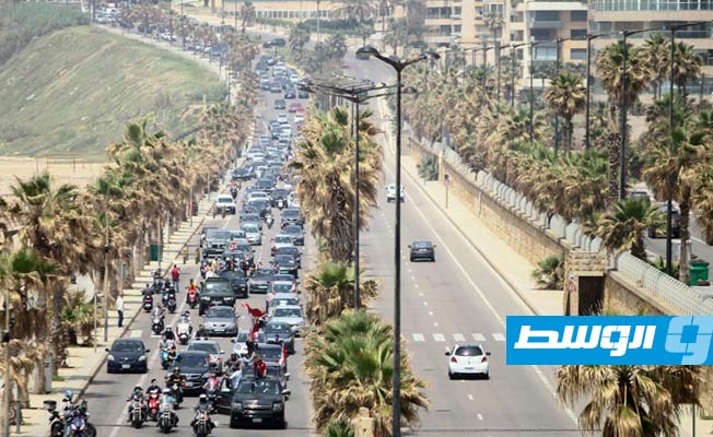 متظاهرو لبنان يعودون إلى الشوارع «في سياراتهم» بسبب «كورونا»