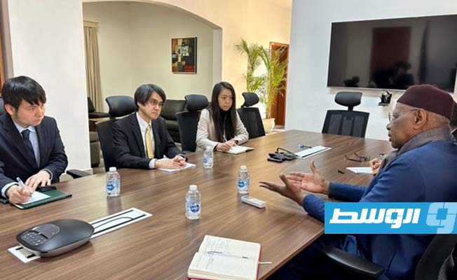 لقاء باتيلي وسفير اليابان المعين حديثا لدى ليبيا شيمورا إيزورو، الإثنين 12 فبراير 2024. (بعثة الأمم المتحدة للدعم في ليبيا)