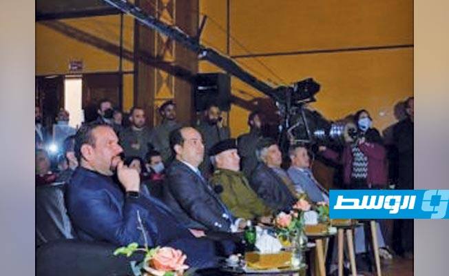 معيتيق يتوسط مسؤولي حكومة الوفاق خلال افتتاح ملتقى الإبداع في طرابلس، 24 ديسمبر 2020. (الهيئة العامة للثقافة)