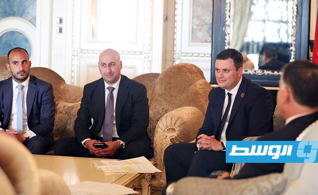 مازن ونظيره المالطي خلال لقائهما في طرابلس، الإثنين 5 أبريل 2021. (وزارة الداخلية)