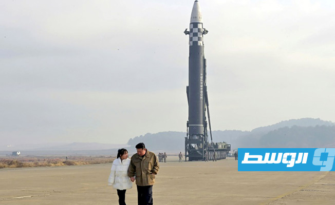 كيم يصطحب ابنته فى تجربة لإطلاق صاروخ بالستي