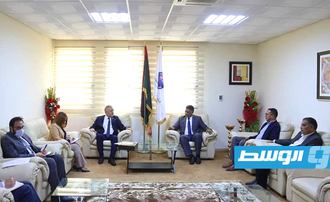 لقاء العبدلي وسفير تركيا لدى ليبيا، الأربعاء 6 أبريل 2022. (الشركة العامة للكهرباء)