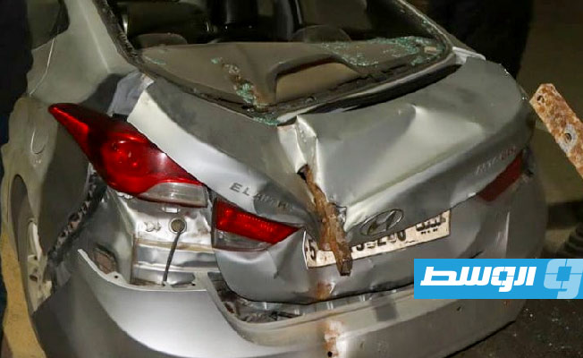 سقوط عمود إنارة على سيارة في طرابلس، 6 يناير 2024. (مديرية أمن طرابلس)