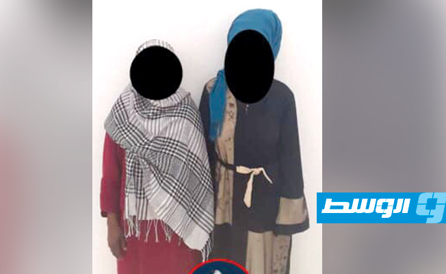 الامرأتان اللتان تم القبض عليهما في بتهمة استغلال شقة لممارسة الدعارة. (مديرية أمن بنغازي)