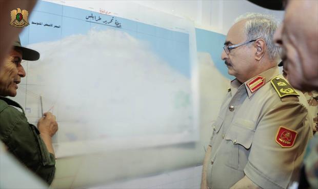 المشير حفتر يلتقي بأمراء محاور طرابلس لمتابعة سير العمليات العسكرية