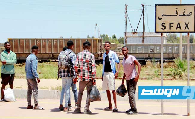 «فرانس برس»: مهاجرون في وضع صعب بعد طردهم من صفاقس التونسية