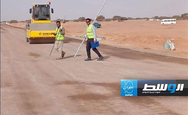 شركات مصرية تنفذ طريق أوباري-غات جنوب ليبيا