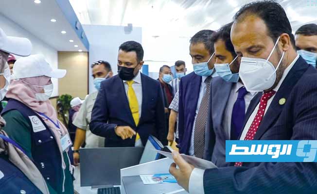 وزير الصحة يفتتح مركز التطعيم ضد «كورونا» في مصراتة