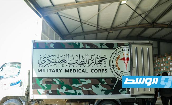 قافلة الإغاثة التابعة لجهاز الطب العسكري بوزارة الدفاع في طرابلس قبل انتقالها إلى المنطقة الشرقية، الإثنين 11 سبتمبر 2023. (وزارة الدفاع)