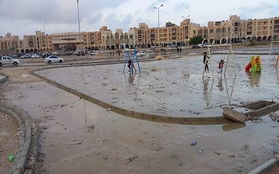 «بلدي طبرق» يوضِّح سبب غرق شوارع المدينة بمياه الأمطار