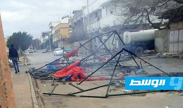 مصدر: سرية تابعة للقوات المسلحة تقوم بحرق خيمة عزاء في درنة