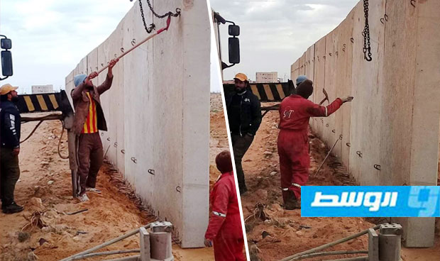 بالصور.. إنشاء سور على المنفذ الحدودي بين ليبيا ومصر