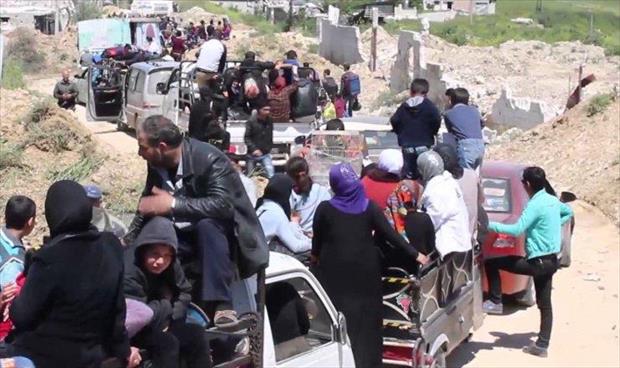 مئات السوريين يفرون من إدلب خوفـًا من هجوم وشيك