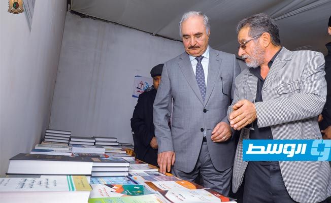 المشير خليفة حفتر، في معرض بنغازي للكتب , 9 يناير 2021, (صفحة القيادة العامة)