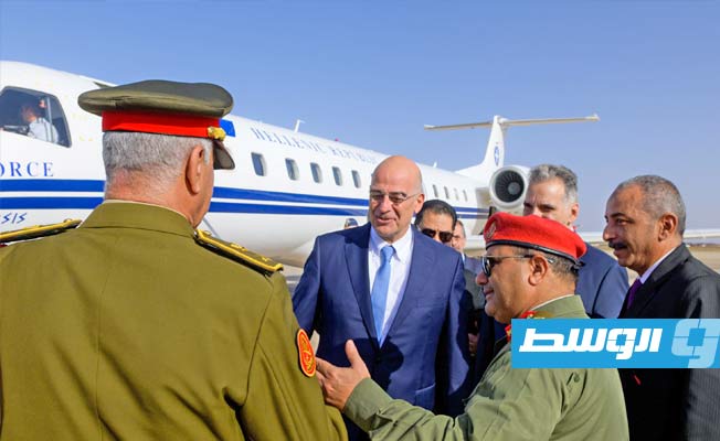 وزير الخارجية اليوناني يصل بنغازي
