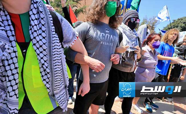 الشرطة تعتدي على اعتصام طلابي مؤيد للفلسطينيين في جامعة كاليفورنيا