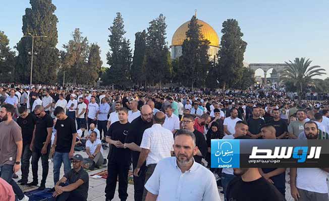 رغم الاعتداءات.. آلاف الفلسطينيين يؤدون صلاة العيد في المسجد الأقصى