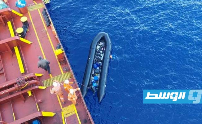 سفينة تابعة للنقل البحري تنقذ 28 مهاجرا قبالة ساحل طرابلس