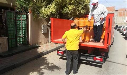 توزيع 300 أسطوانة غاز طهي في طرابلس