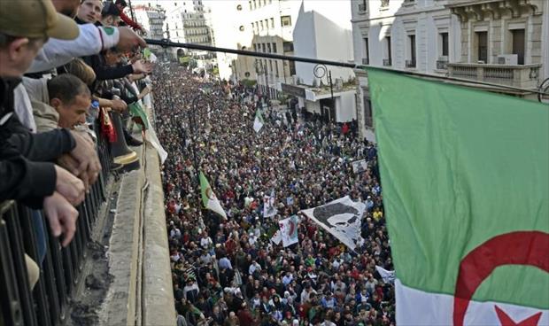 حشد بالعاصمة الجزائرية في الأسبوع الأخير قبل انتخابات مثيرة للجدل