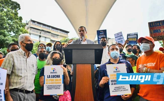 المعارضة الفنزويلية تدعو المجموعات النفطية إلى «عدم استبدال دكتاتور بآخر»