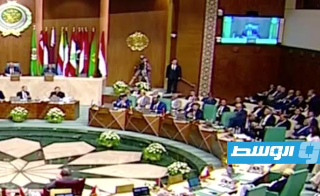 لحظة مغادرة سامح شكري من الجلسة الافتتاحية لمجلس وزراء الخارجية العرب في القاهرة، 6 سبتمبر 2022. (بث مباشر)