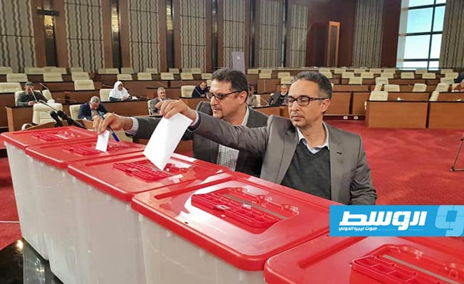 أعضاء مجلس النواب المجتمعون في طرابلس ينتخبون هيئة رئاسة جديدة